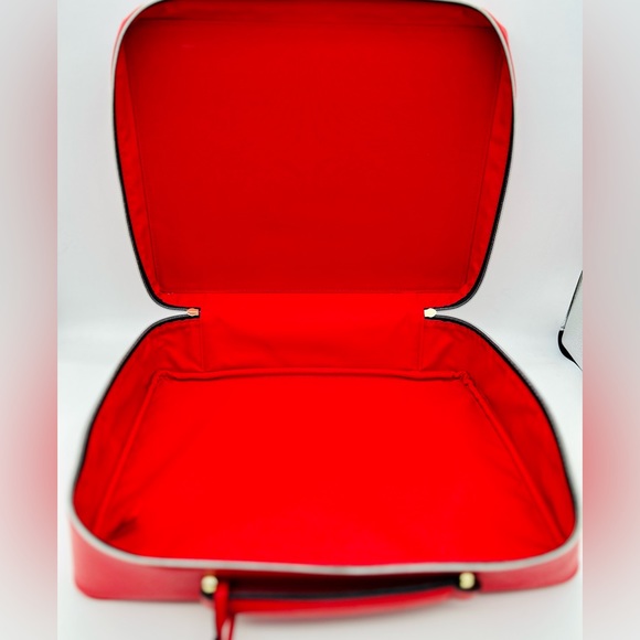 Beautiful Beauty Case - Picture 3 of 3